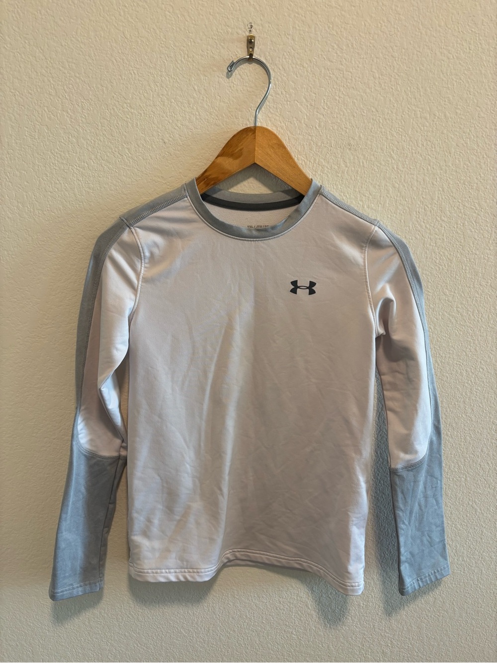 Under Armour Youth Crew Neck Performance Tee in Light Gray and White